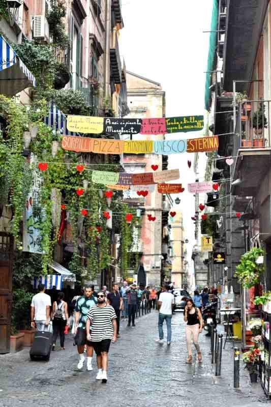 Naples Walking Tour with Underground Ruins