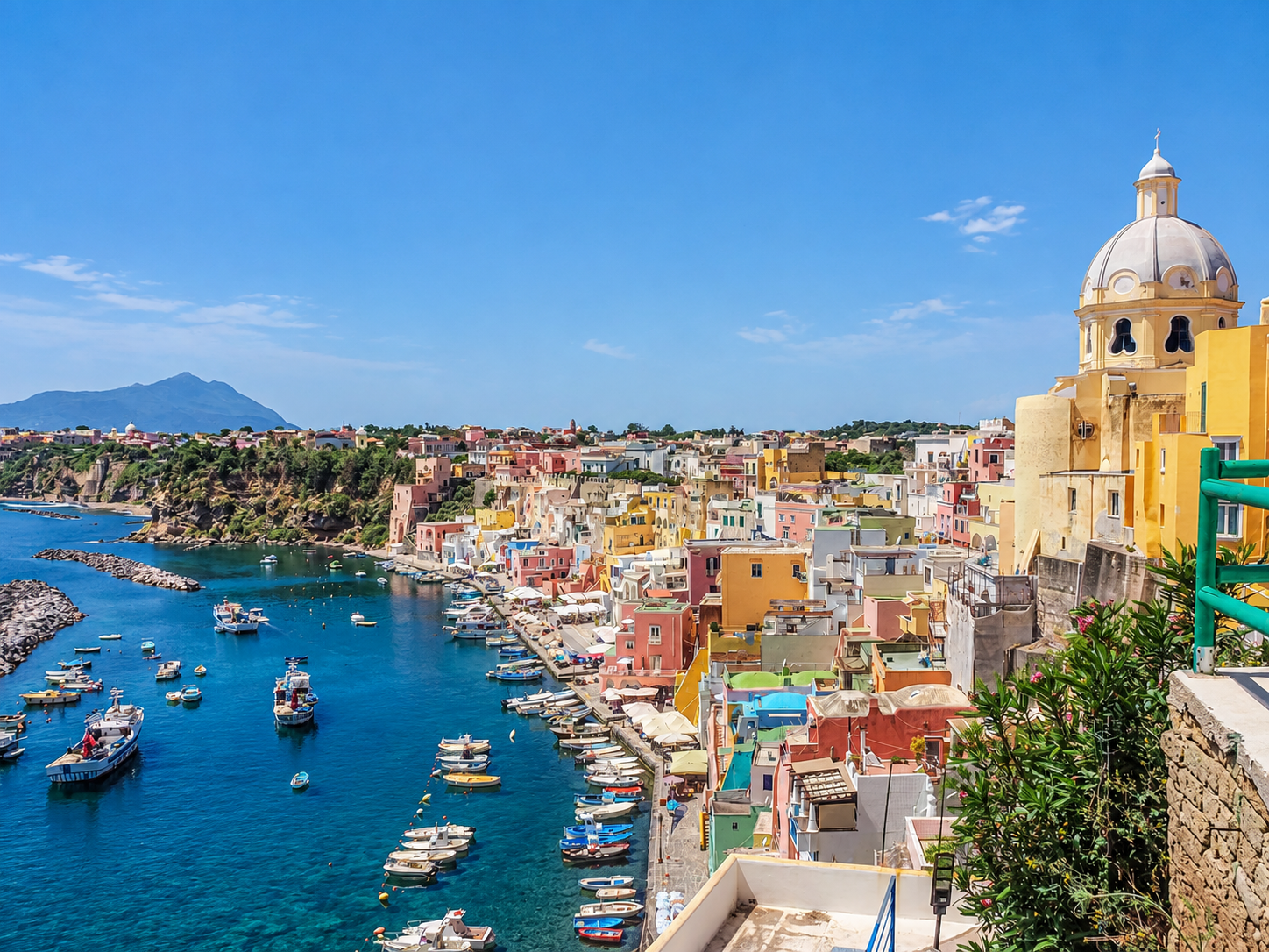 Boat tour with lunch on board to discover Procida - Imagem 4