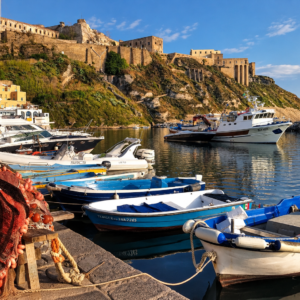 Boat tour with lunch on board to discover Procida